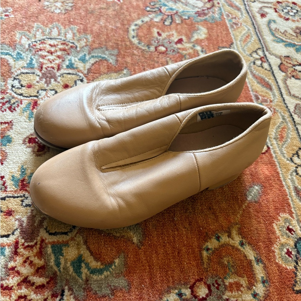 Bloch tan leather child size 4 “shockwave” slip on tap shoe